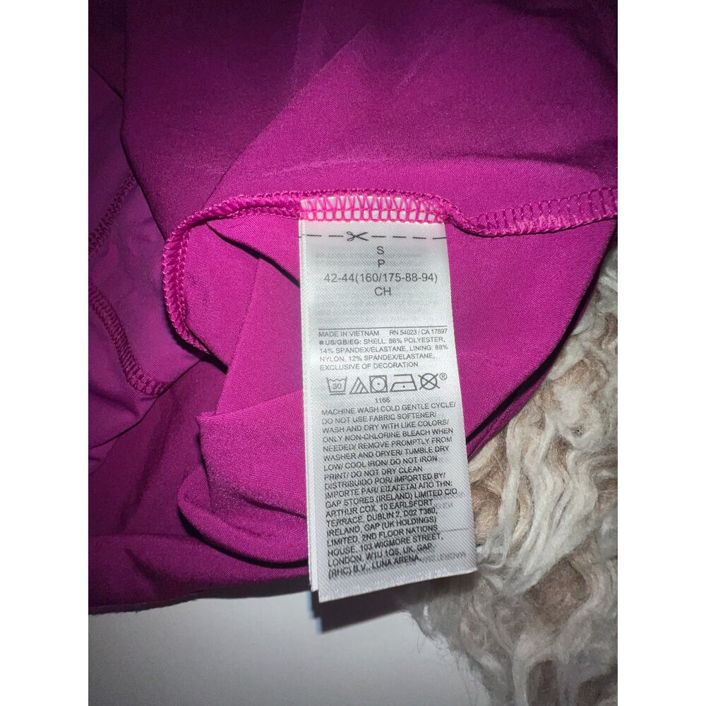 Gap fit women’s athletic dress with built in shorts - Picture 8 of 11